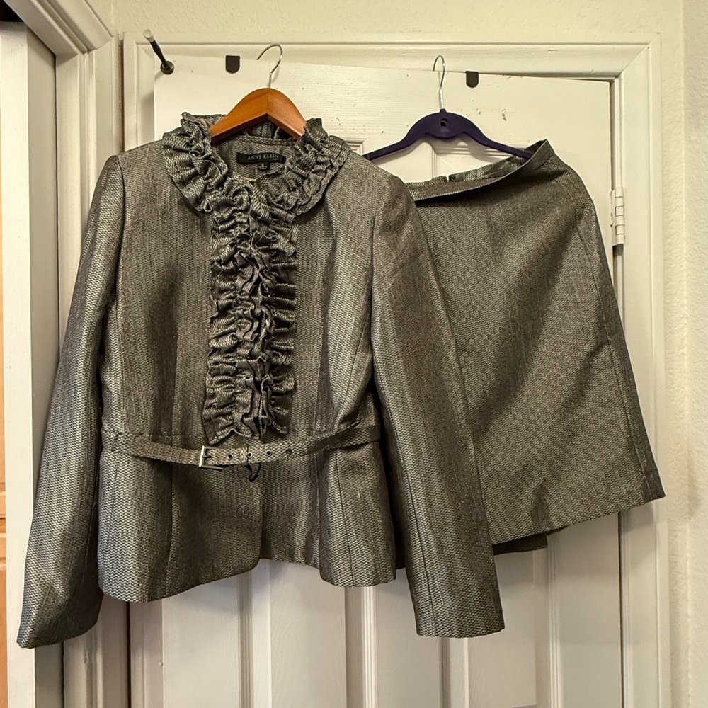 Anne Klein Shimmery Gold Bronze Ruffled Blazer Elegant Suit